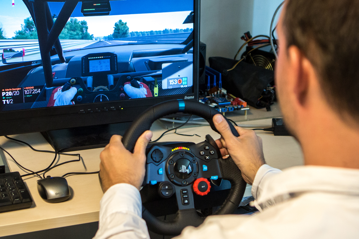 Logitech G920 Driving Force : Notre avis sur ce volant Xbox One