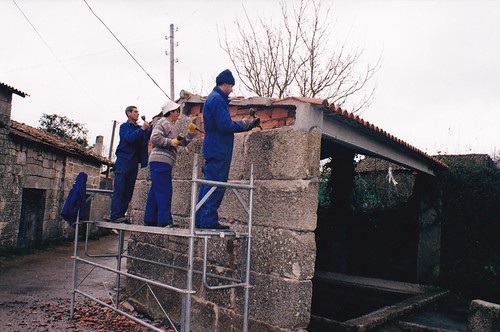 ANTES (INVERNO 2003): Obras de rehabilitación do lavadoiro e da Fonte dos Canos de Sandiás (Ourense), e da súa contorna, polo Obradoiro de Emprego (2003-2004).