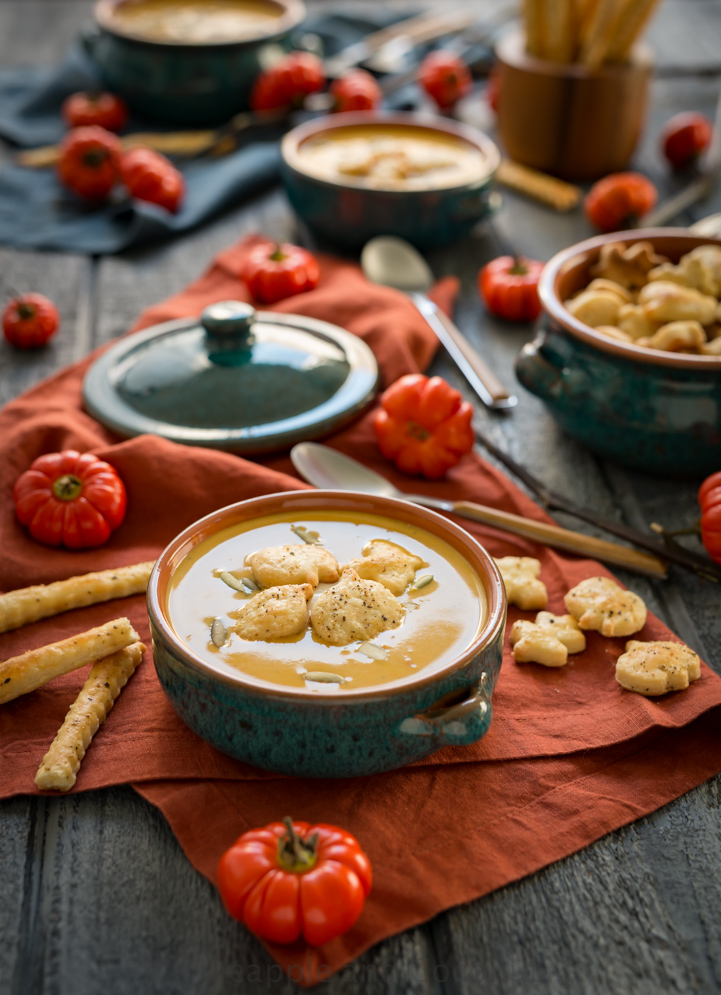 Creamy Pumpkin Chipotle Soup with Savory Pie Crust Croutons www.pineappleandcoconut.com