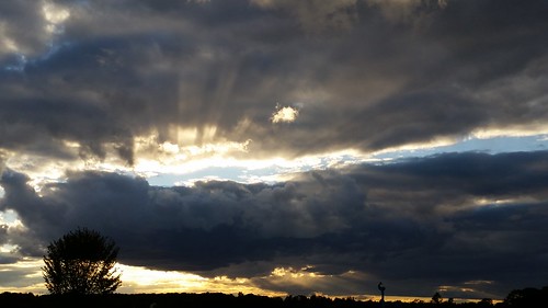 Rays Reaching Through The Clouds - 20151017_172005