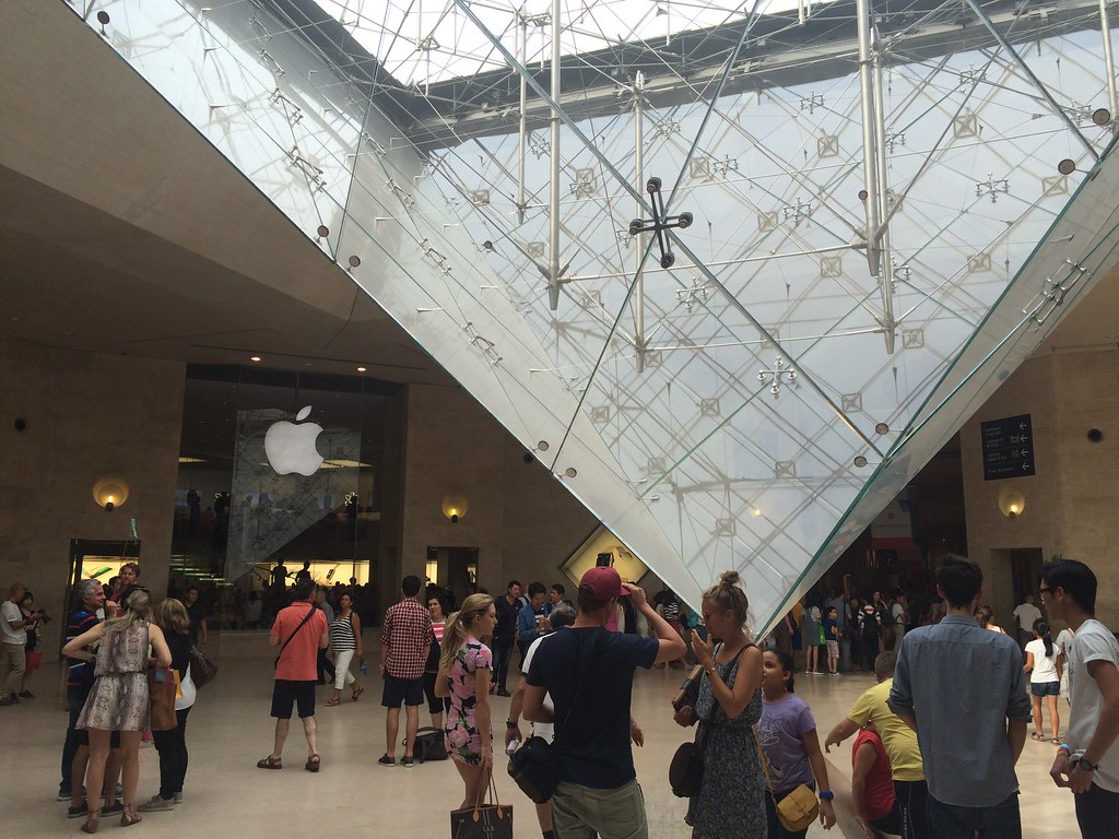 Apple Store Louvre (entrada)