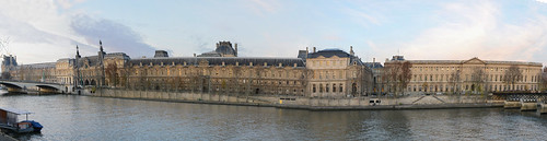 Photostitched panorama of the massive façade of Musée du Louvre