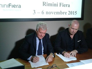 Il ministro dell'Ambiente Galetti e il presidente della Regione Bonaccini firmano l'accordo contro il dissesto idrogeologico