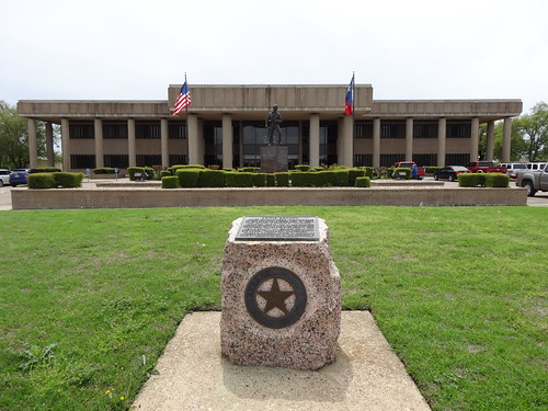 texas chfstew txbowiecounty courthouse americanflag