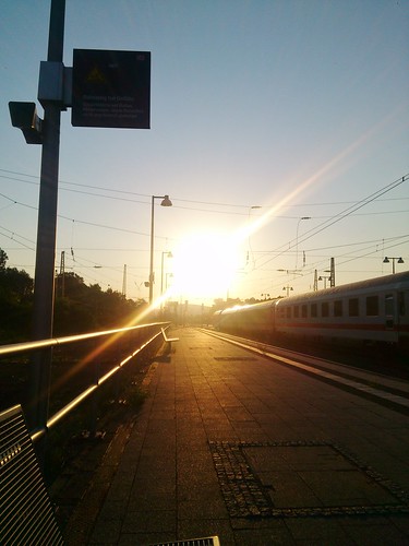 train sunrise ic zug db karlsruhe bahn sonnenaufgang durlach blauerhimmel bahnsteig gleis bfdurlach sonnenuntergenag