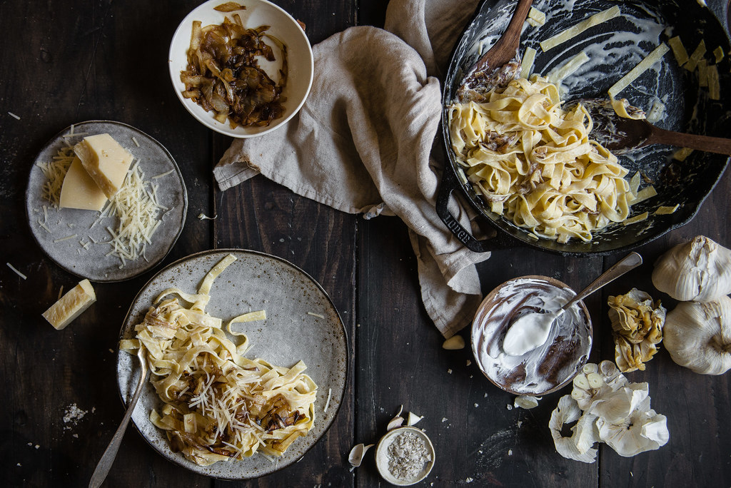 caramelized onion & roasted garlic pasta | two red bowls
