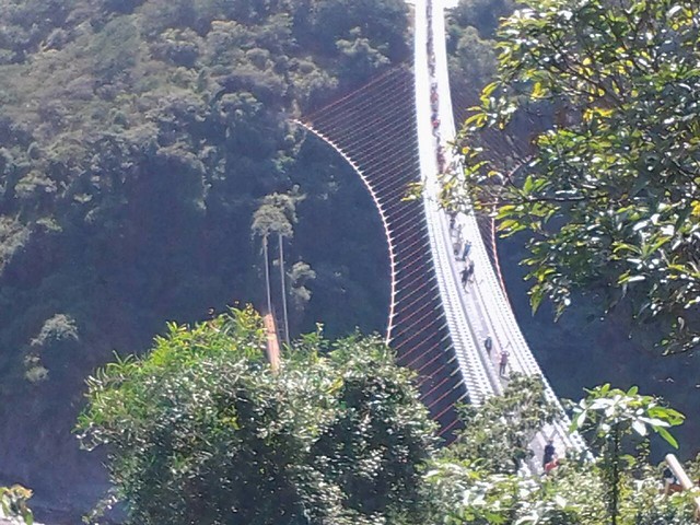 26013最長琉璃吊橋