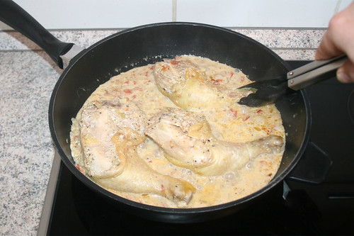 37 - Zwischendurch Hähnchen wenden & Sauce umrühren / From time to time turn chicken & stir sauce