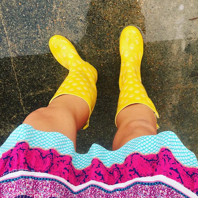My favorite part of rainy days? My yellow rain boots!!!! 😍 ☔️ #triouradventure #rainydays