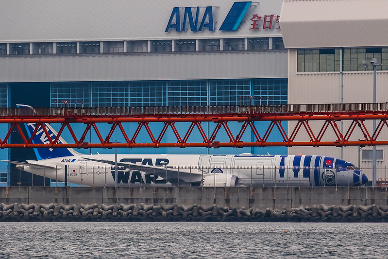 ANA Star Wars Project R2-D2 Boeing 787-9 Dreamliner JA873A