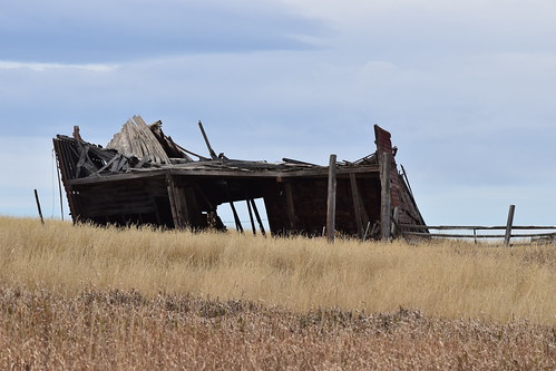 abandoned barn prairie