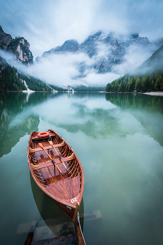 lake lago braies prags pragser boat wood wooden mirror reflection water scenery mountain sunrise fog outdoor little peaceful