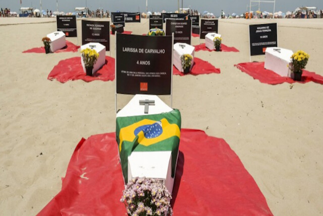 Rio de Janeiro - Manifestação nas areias de Copacabana para denunciar mortes por causas violentas - Créditos: Vladimir Platonow/Arquivo Agência Brasil