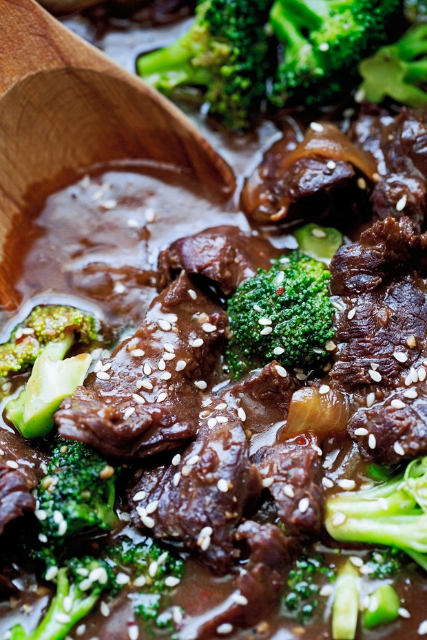 Slow Cooker Broccoli Beef - Thinly sliced tender beef with tons of crunchy broccoli, it's healthy and DELICIOUS! #broccolibeef #beefwithbroccoli #slowcooker #crockpot | Littlespicejar.com @littlespicejar