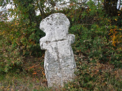 Trévien.Menhir christianisé de la croix de Salvetat (81).