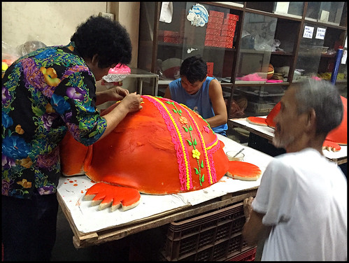 Making giant Ang Ku - Turtle Cakes
