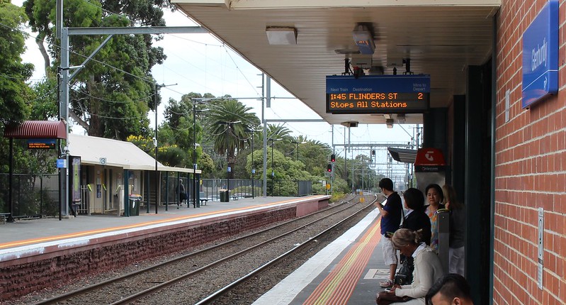 Glenhuntly station, Melbourne, standard LED "PIDs" displays