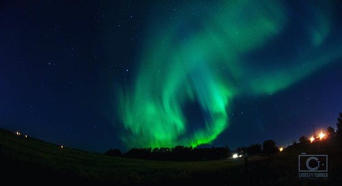 Swirly Aurora near Airdrie, Alberta #aac #yycphotographers #instapics #ig_longexp #calgary #ig_natureshots #beauty #auroras #auroramax #auroraborealis #auroraborealis #nature #nightlapse #naturerules #northernlights #yyc