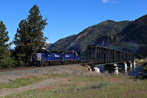 bridge train river montana paradise ketchup 127 local lumber mrl stregis 113 freighttrain clarkfork gp9 tricon montanaraillink