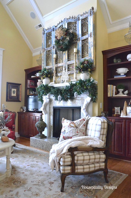 2015 Great Room Christmas Mantel - Housepitality Designs