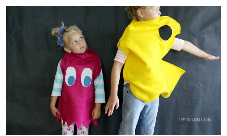 25 baby and toddler Halloween costumes for siblings. What a cute roundup of ideas! Great for brothers and sisters!