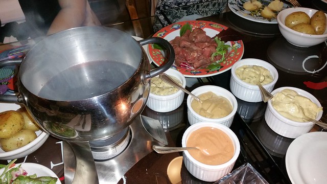 2015-Dec-13 French Table wine fondue for TWO