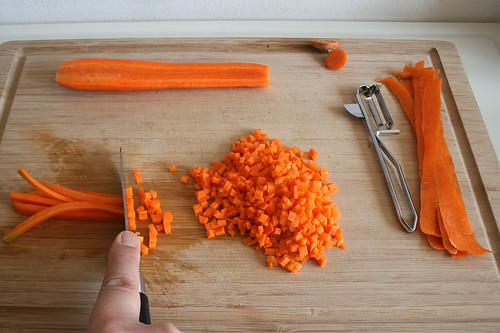 11 - Möhre schälen & würfeln / Peel & dice carrot
