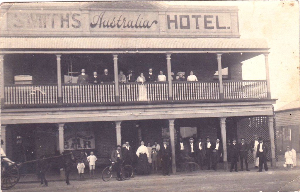 SMITH'S AUSTRALIA HOTEL IN YASS, NSW - circa 1910