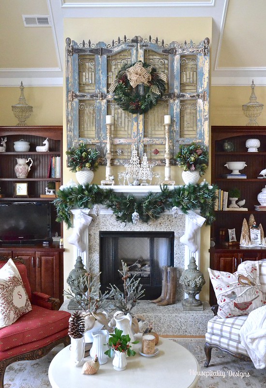 2015 Great Room Christmas Mantel - Housepitality Designs