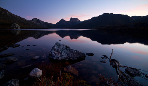 sunset lake reflection water night still calm tasmania f28 dovelake cradlemountain 14mm samyang