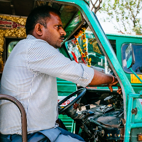 urban india square traffic tuktuk lucknow