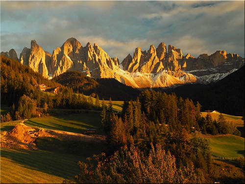 italien mountains geotagged evening abend italia mood berge ita stimmung stmagdalena southtyrolitaly südtirolaltoadige villnösstal funesvalley geo:lat=4664465856 geo:lon=1171955062