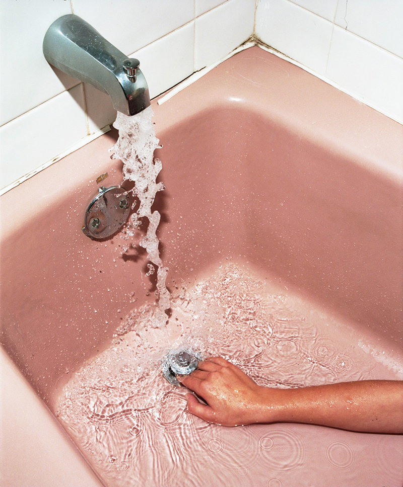 Taylor-Radelia_pink-bathtub