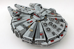 LEGO Star Wars: The Force Awakens Millennium Falcon (75105)