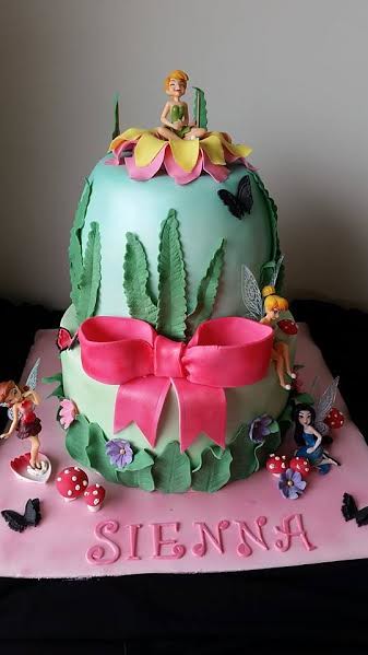 Cake by Lynda Merrick of Bon AppéSweet