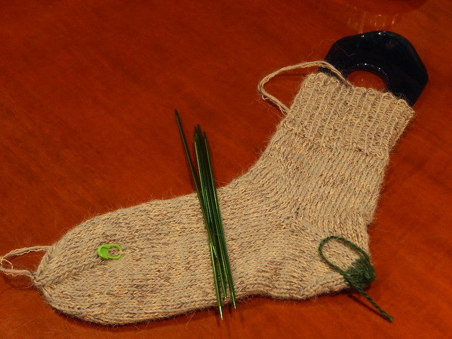 простые носки с пяткой задним числом, описание вязания с пошаговыми фотографиями | ХорошоГромко.ру
