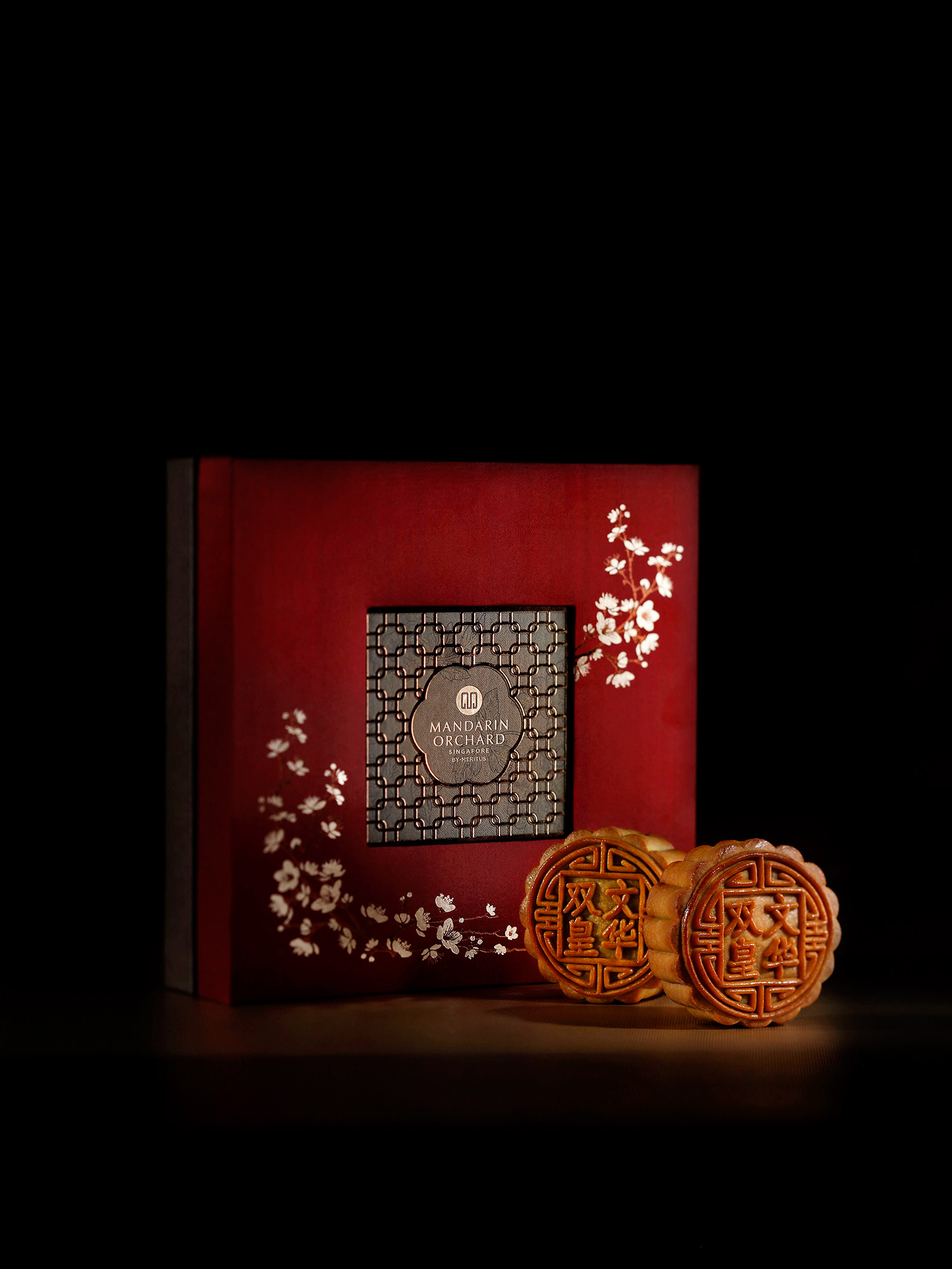 Mandarin-Orchard---Baked-Mooncake-with-Double-Yolk-and-White-Lotus-Paste-2