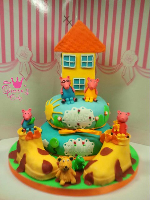 Pig Family Cake by Mina Queen's Cake