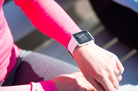 Moderní běžecké GPS sporttestery jsou malé, lehké a dají se nosit i jako běžné hodinky