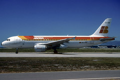 Iberia A320-211 EC-GRF BCN 20/06/1998