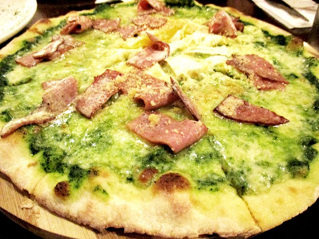 Bistecca & Bistro spinach egg pizza