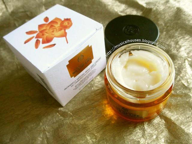 The Body Shop Oils of Life Gel Creme Open