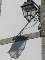 Lamp and shadow - Photo of Langoëlan