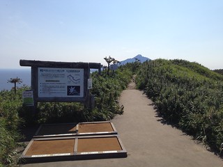 rebun-island-momoiwa-observatory-hiking-trail-entrance