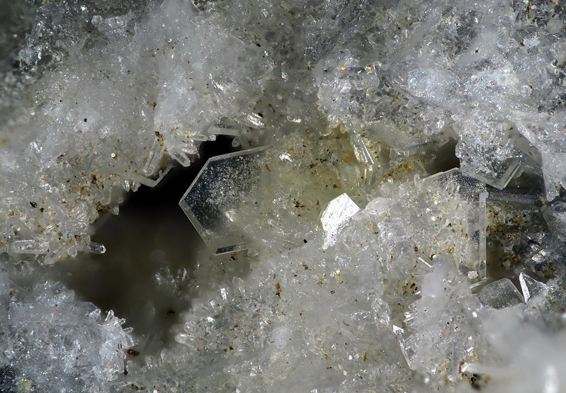 日本から発見された新鉱物たち（一覧） » 電子顕微鏡室/Electron