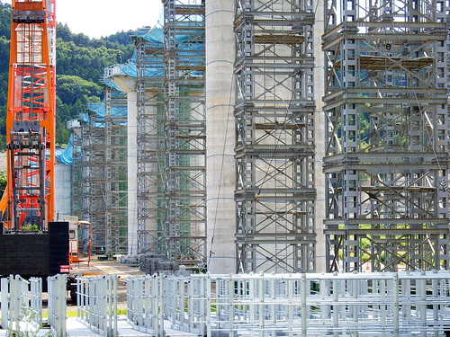 japan construction crane iwate 日本 fujifilm s1 岩手県 finepixs1 rikuzentakata 工事 陸前高田市 高架橋脚 三陸自動車道
