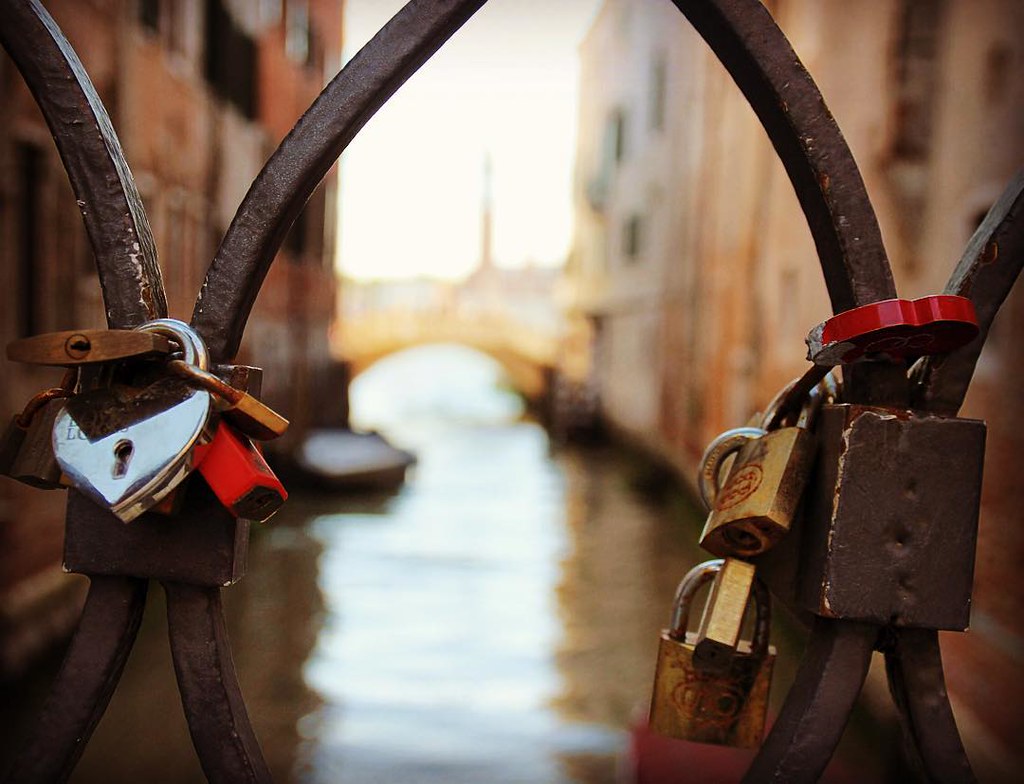 Love locks in Venice #lovelocks #italygram #Venice #Venezia #veniceitaly #venicelove #venicelovelocks #lovelock #lovelockbridge #lovelocked #lovelocksbridge #lovelocksvenice #lovelocksvenezia #lovelockseverywhere #venicecanals #venicebridge #italy2015 #il