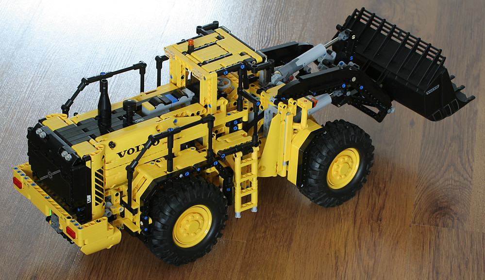 LEGO Technic 42030 - Volvo L350F Wheel Loader