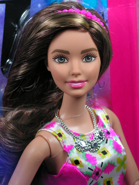2014 Barbie Style Glam Night CLL35 (1)