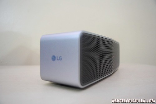 unboxing LG Music Flow speakers